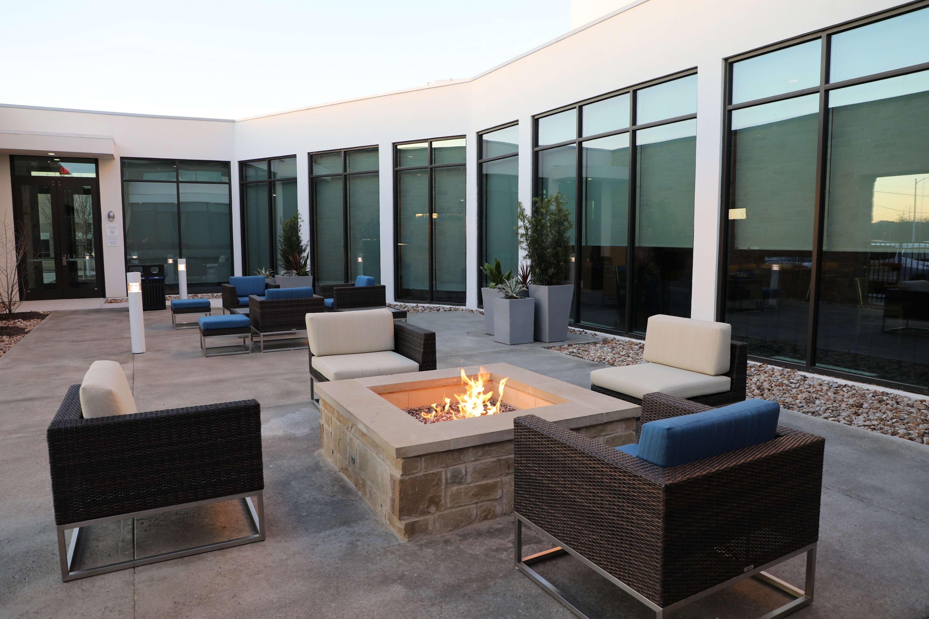 Hilton Garden Inn Austin Airport Εξωτερικό φωτογραφία